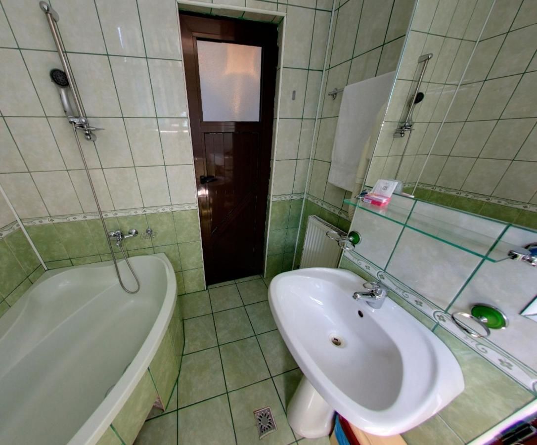 Отель Hotel Duet Питешти